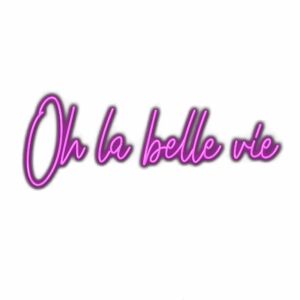 Neon sign text "Oh la belle vie" in purple.