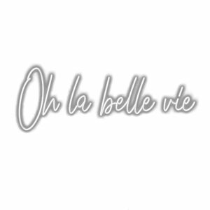 Text 'Oh la belle vie' in cursive with shadow effect